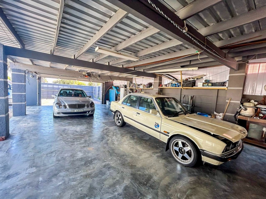 5 Bedroom Property for Sale in Zeekoevlei Western Cape